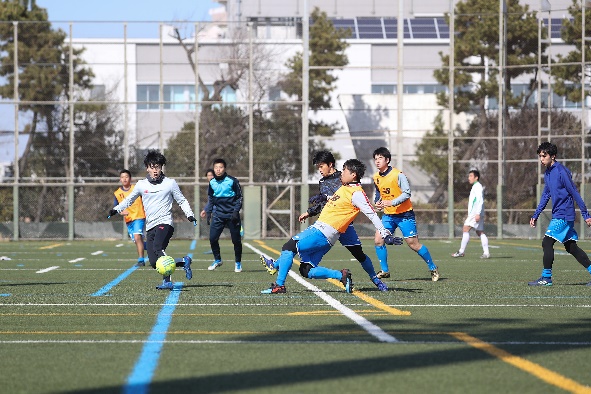 練習試合前に動きを確認するREPLO TOKYO（レプロトウキョウ）のメンバー